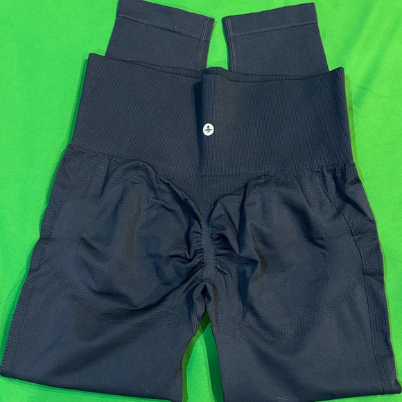 NWOT HALARA Dark Gray and Navy Blue Leggings - Picture 2 of 8